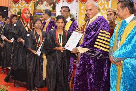 Governor Banwarilal Purohit awarding degree certificates to students of MSU in Tirunelveli on Thursday