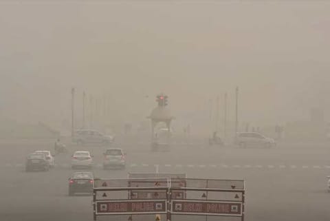 Air quality in Delhi borders 'severe levels'