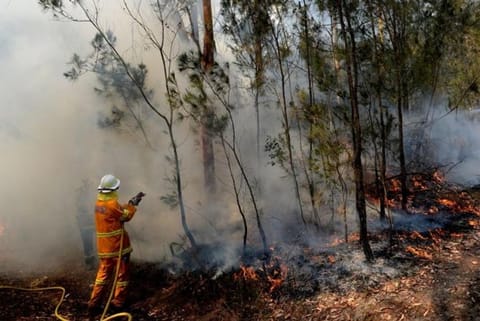 Aussie PM announces compensation for volunteer firefighters
