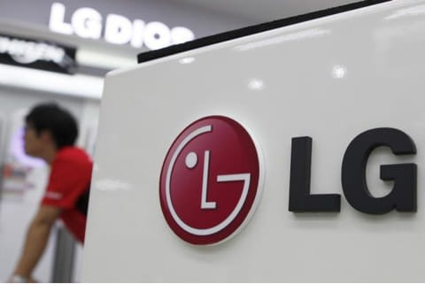 LG patents handset with extendable display