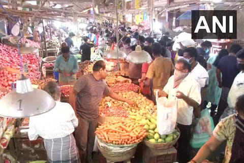People throng Koyambedu vegetable market in Chennai to buy essentials