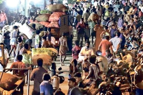 Public not following social distancing norm at Gandhi market on Palpannai Service Road in Tiruchy