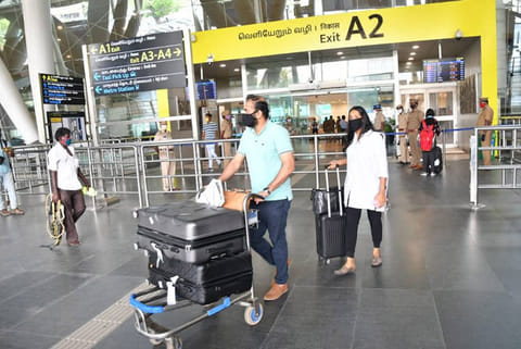 Revenue officials turn up late, work at airport e-pass counter hit