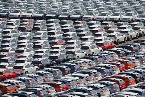 In July, retail sales of PVs down by 25 pc