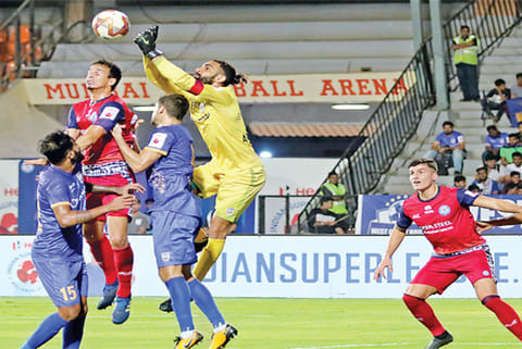 Mumbai snatches nail-biting victory against Jamshedpur