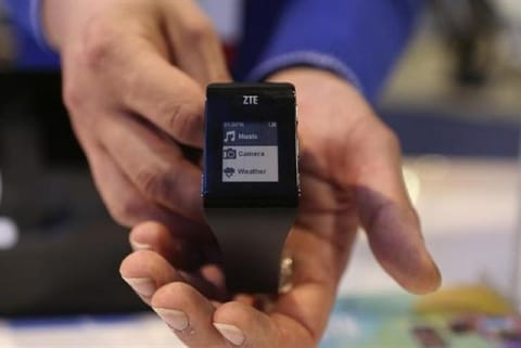 Stretchable battery for wearable gadgets