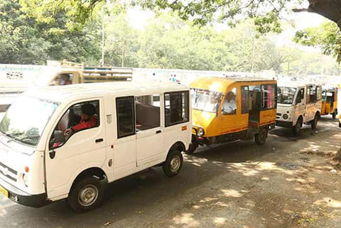 Despite easing of restrictions, autos and cabs yet to pick up patronage