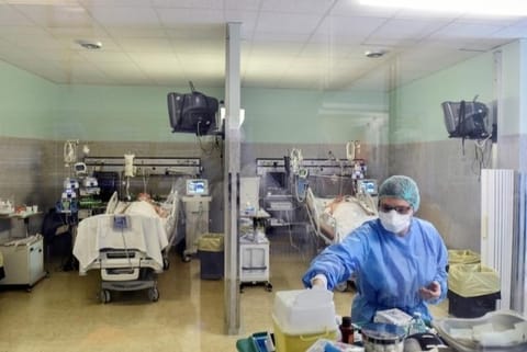 COVID +ve patient made to wait 28 hours due to lack of vehicle