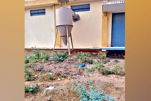 The closed massive seed processing unit at Wallajahpet