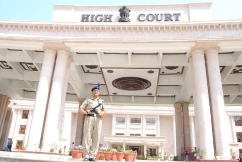 Allahabad HC issues notice to UP govt on migrants' issue