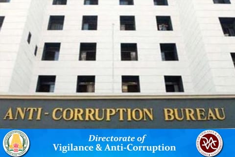 Inspector with bribe money in pocket held by DVAC officials