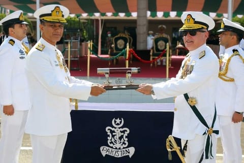 Amjad Khan Niazi (L)