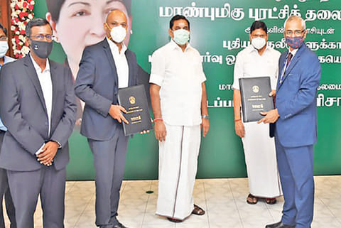 Chief Minister with officials from the Hiranandani group at the Secretariat