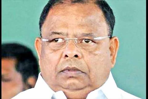 AMMK treasurer Vetrivel succumbs to COVID 19 in Chennai