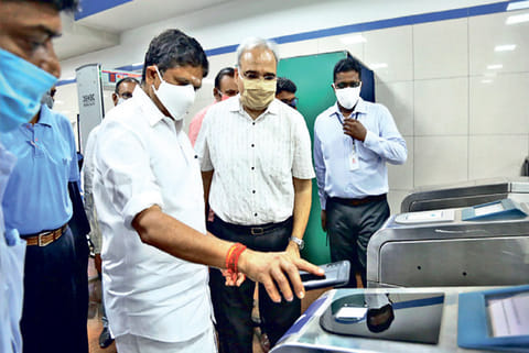 Industries Minister MC Sampath with officials during his visit to Saidapet and Alandur Metro station