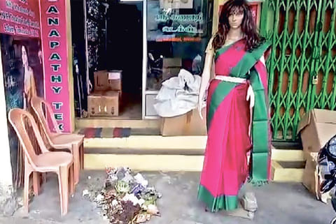 Garbage dumped at the entrance of textile shop, which violated COVID19 restrictions in Salem