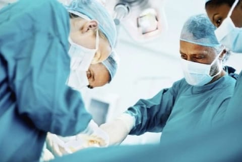 COVID-19 patient receives lung transplant from living donors