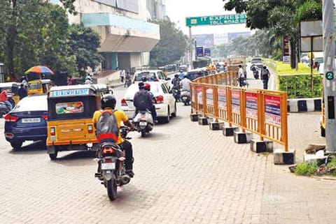 The barricaded U-turn lane on OMR.