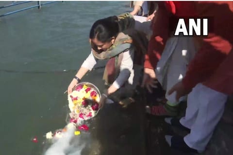 Kritika and Tarini, the daughters of CDS General Bipin Rawat and Madhulika Rawat immerse the ashes