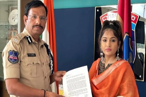 Actor Maadhavi Latha complains about abusive social media posts