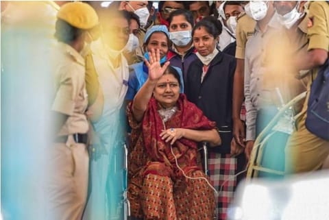 File photo:Sasikala waved hands while being shifted to the Victoria Hospital