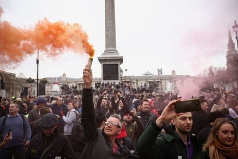 Scuffles and arrests as anti-lockdown protesters march through London