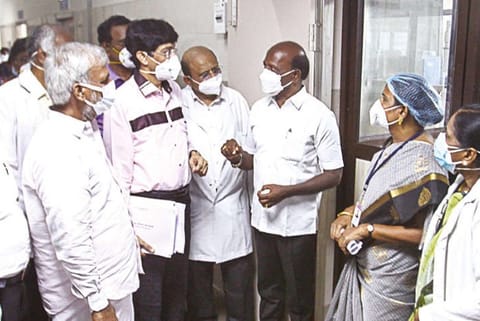 Health Minister Ma Subramanian talking to officials during a visit to the Stanley Hospital