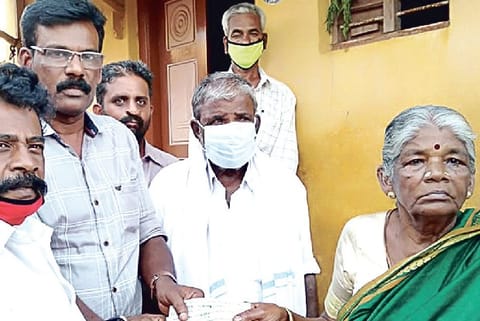 The couple receives the relief money, which they later gave to the fund