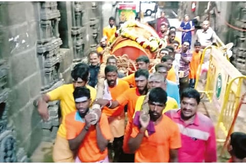 Devotees carrying the cauldron for Karthigai Deepam from the Arunachaleswarar Temple