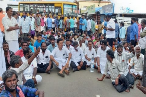 Villagers held a protest demanding the tiger be  gunned down, in The Nilgiris.