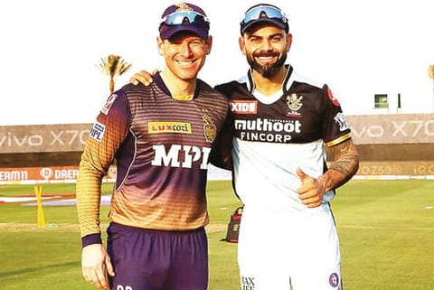 Kolkata skipper Eoin Morgan with Bangalore captain Virat Kohli (File photo)