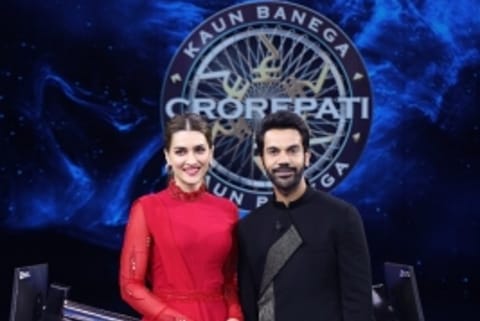 Kriti Sanon and Rajkummar Rao at the sets of KBC 13 (Source: IANS)