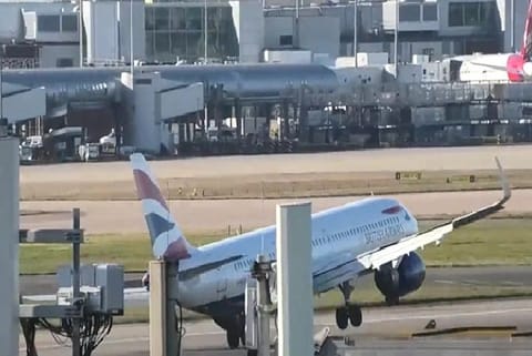 The jet arrived from Aberdeen at around 10:50 am on Monday (Credit: Twitter/@BigJetTVLIVE)