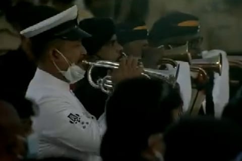 State honour being given to Lata Mangeshkar