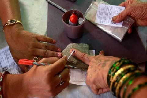 Senior citizens, Covid hit people to cast vote at home (Credit: Reuters)
