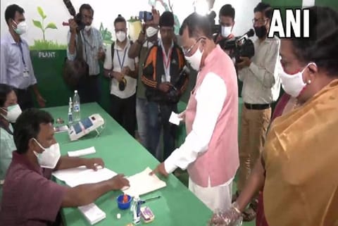 Voting begins in Goa  (Source: ANI)