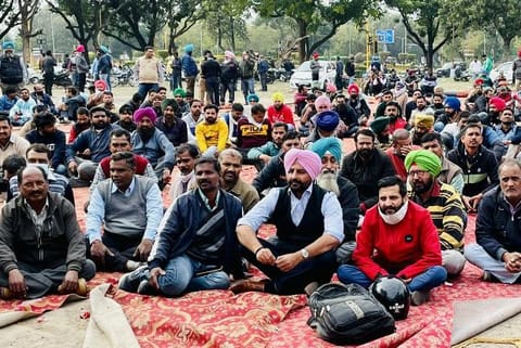 Electricity department workers protest over privatisation of the Electricity Department (Source: Twitter)