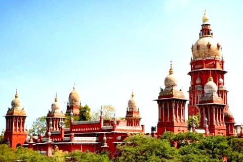 Madras HC directed the State government not to open a Tasmac liquor outlet on agricultural land
