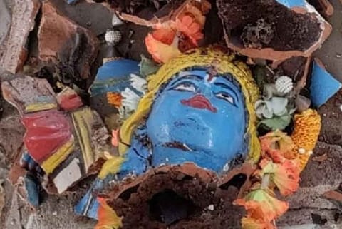 The vandalised Krishna idol. Image Courtesy: Daily Thanthi