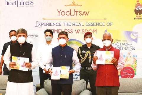 Governor RN Ravi releasing two books of Heartfulness Institute