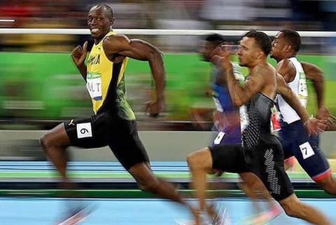 Usain Bolt?s cheeky grin during 100-metre dash floors internet