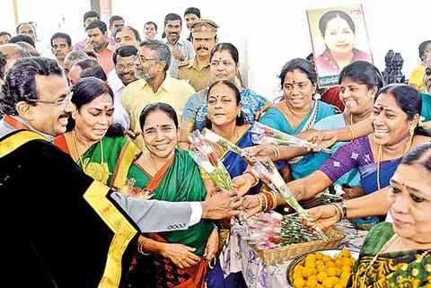 Members of the GCCC wish Mayor Saidai S Duraisamy a farewell with boquets
