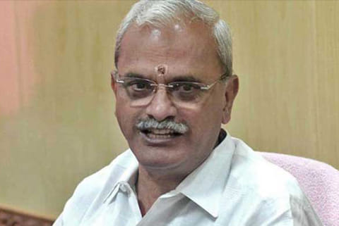  V Vaithilingam