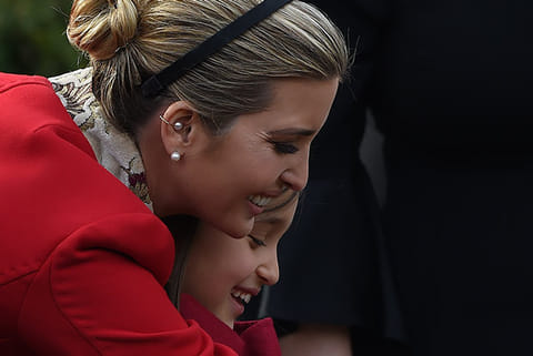 Ivanka Trump (L) hugs her daughter Arabella Rose Kushner before the turkey pardoning ceremony