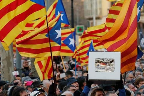 Catalans vote in bid to solve independence crisis