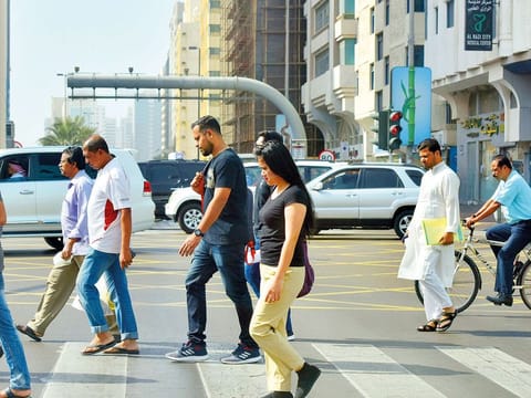 According to the MVD, two-wheeler and four-wheeler drivers frequently fail to slow down near crossings, despite explicit legal requirements. Illjustrative image.