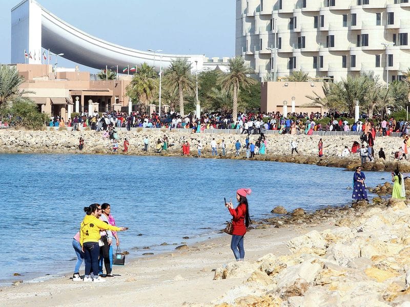 Christians spend their Christmas Day on the beach in Kuwait City