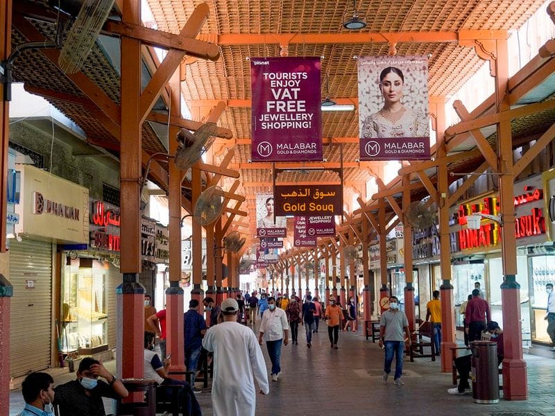 STOCK Dubai gold shopping