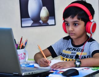 The effectiveness of distance learning depends not only on technology, but on how seriously it is approached at home.