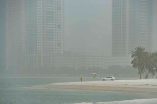 The UAE remains under the influence of a weak surface low-pressure system from the east and a high-pressure system from the west, accompanied by an upper-air high-pressure ridge.